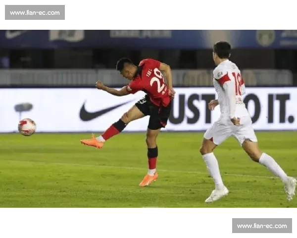 申花 2-2 绝平大连终结两连胜 距海港 2 分争冠陷被动